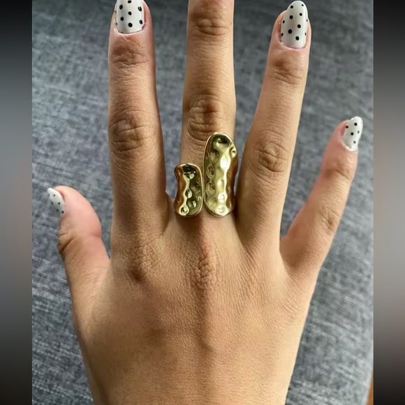 Sculpted Gold Ring - Picture 9 of 11